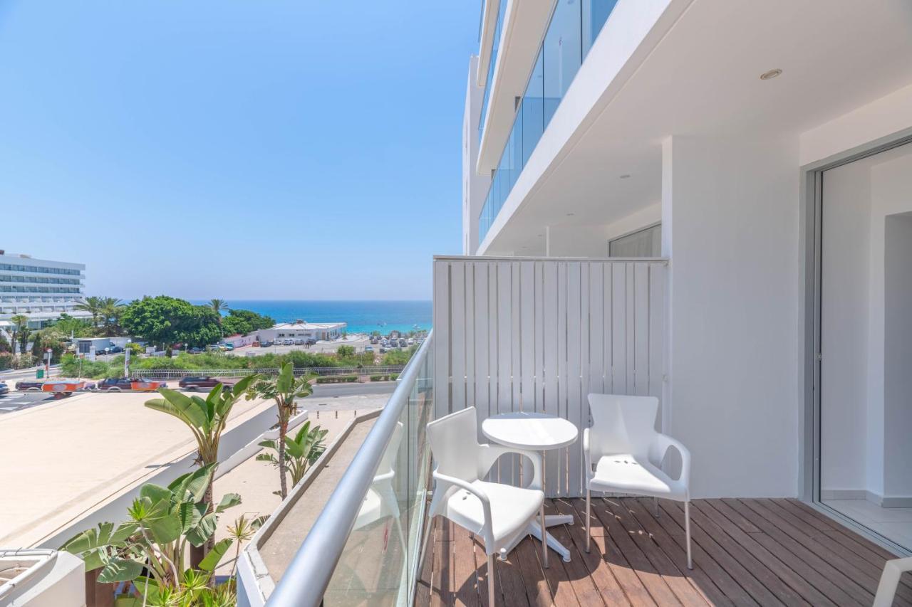 Napa Mermaid Hotel & Suites ไอยานาปา ภายนอก รูปภาพ